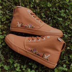 SAHARA SAND FLORAL HIGH TOP BANGS SHOES